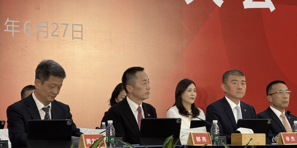 一年内深铁9次“输血”万科近260亿