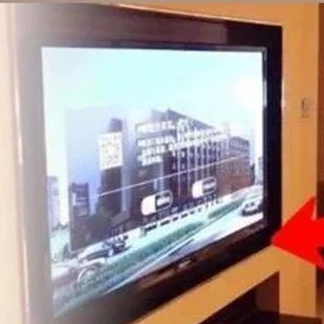入住酒店时，为何要先拔掉电视机插头？别再傻傻不知道了