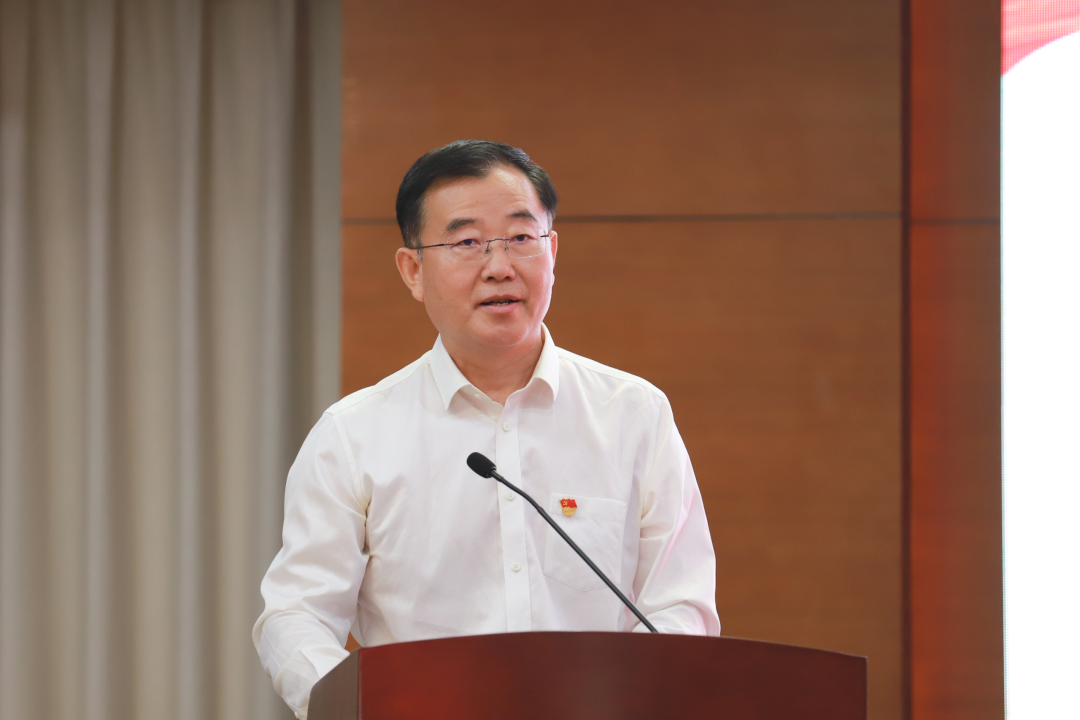书记特写.png