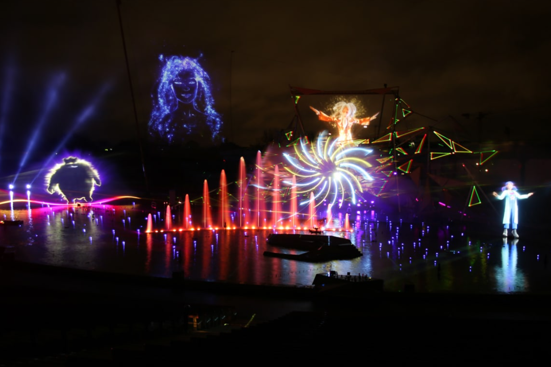 艺术与设计 - 法国奇景水秀 | 7000平方米的水上舞台,带来的全新的感