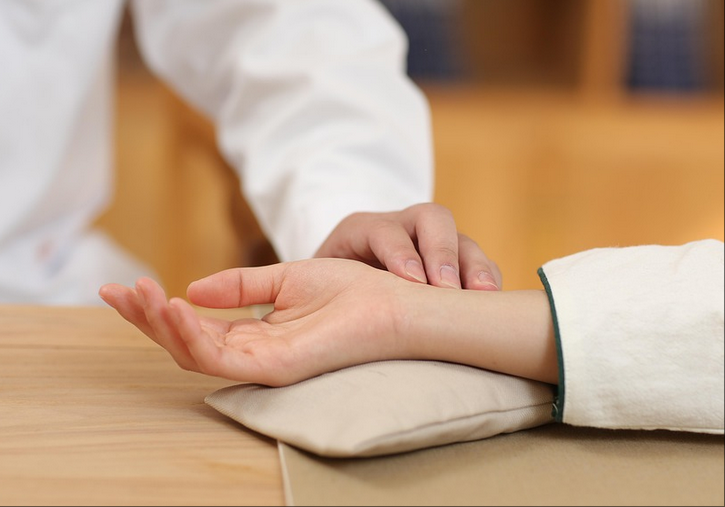 刚下呼吸机为什么痰多别让慢阻肺 “堵” 住呼吸！两味常见食材是 “天然呼吸机”，煮水喝痰多、喘憋慢慢消！_https://www.jmylbn.com_新闻资讯_第4张