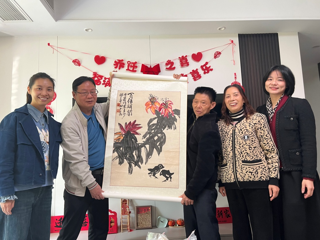 杰出校友欧阳笃材先生家属向学校捐赠画作