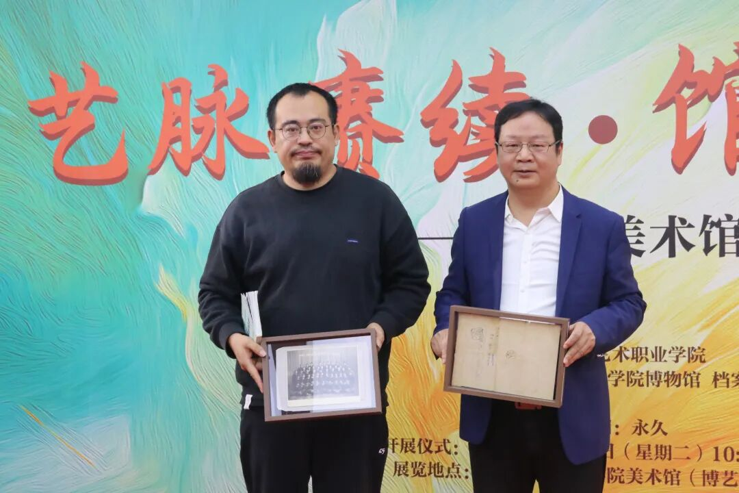 瞿孜文先生向学校捐赠珍贵档案