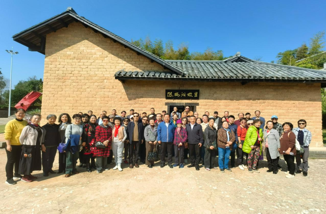 学校组织离退休老同志赴陈树湘故里共度重阳