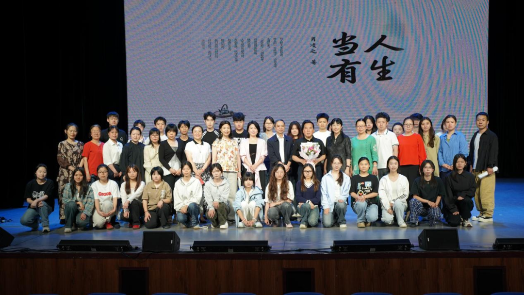 肖凌之与湖艺师生畅谈“以字喻人生，用书写心声”