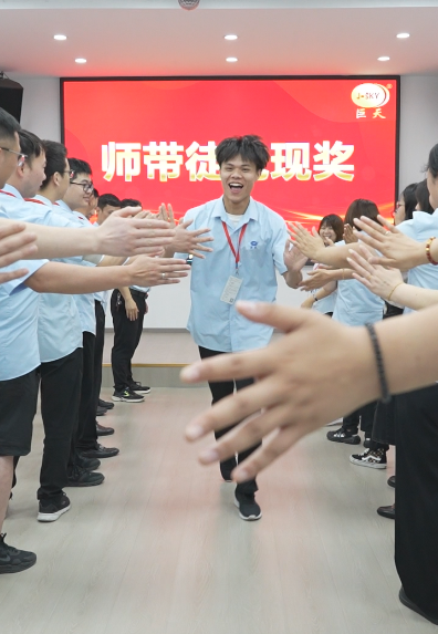 ?七月啟動(dòng)大會(huì )：激情澎湃，共創(chuàng  )輝煌未來(lái)