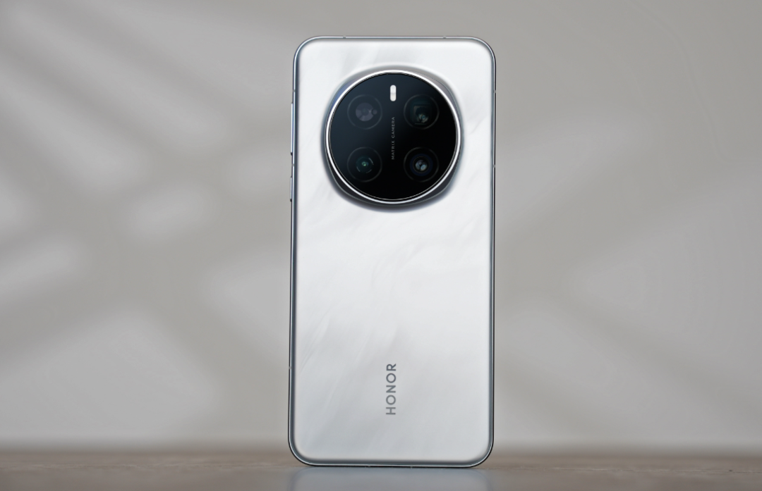 2026 买旗舰别当冤种！这 3 台降价 3000+，捡漏用到 2032 年