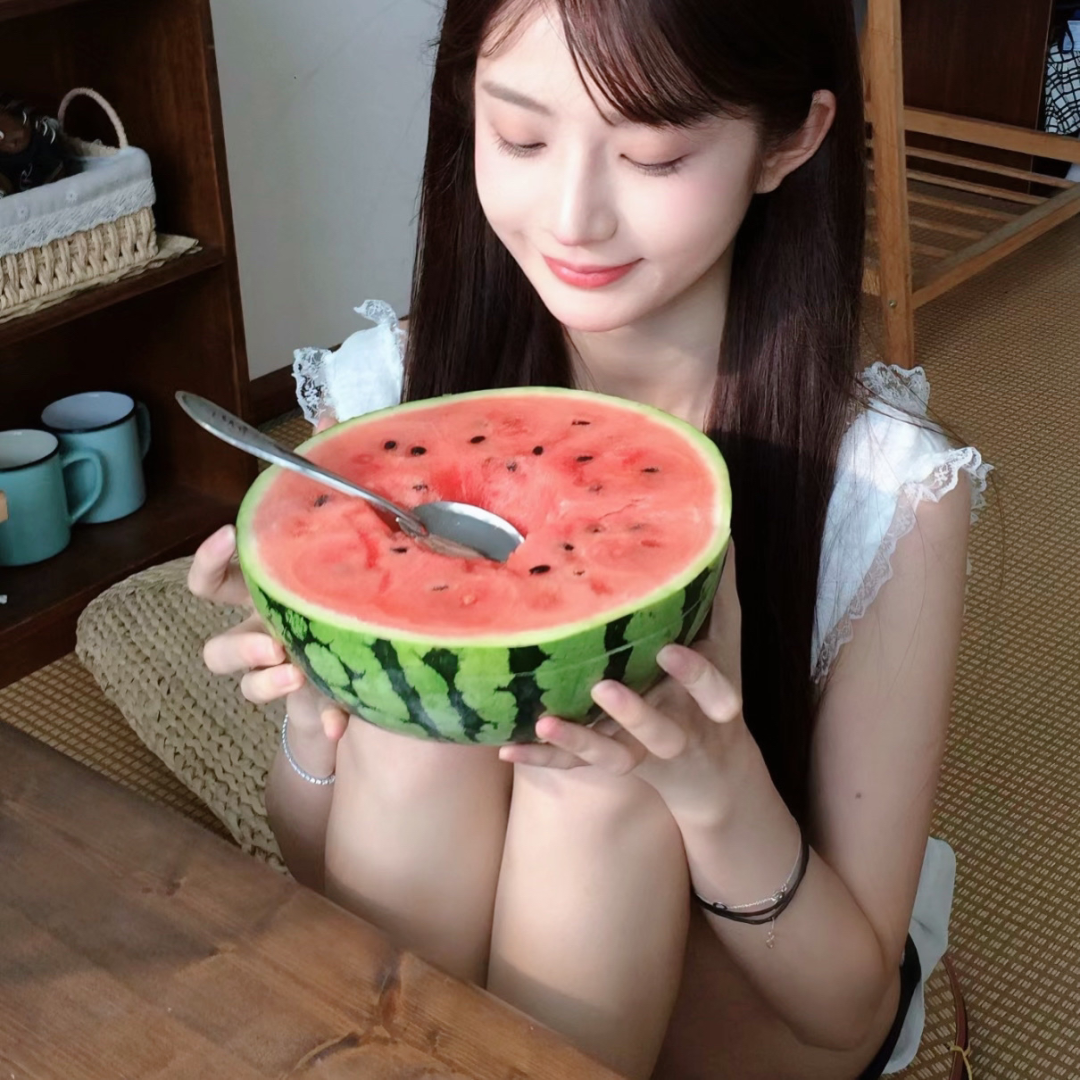 吃西瓜甜妹女生头像