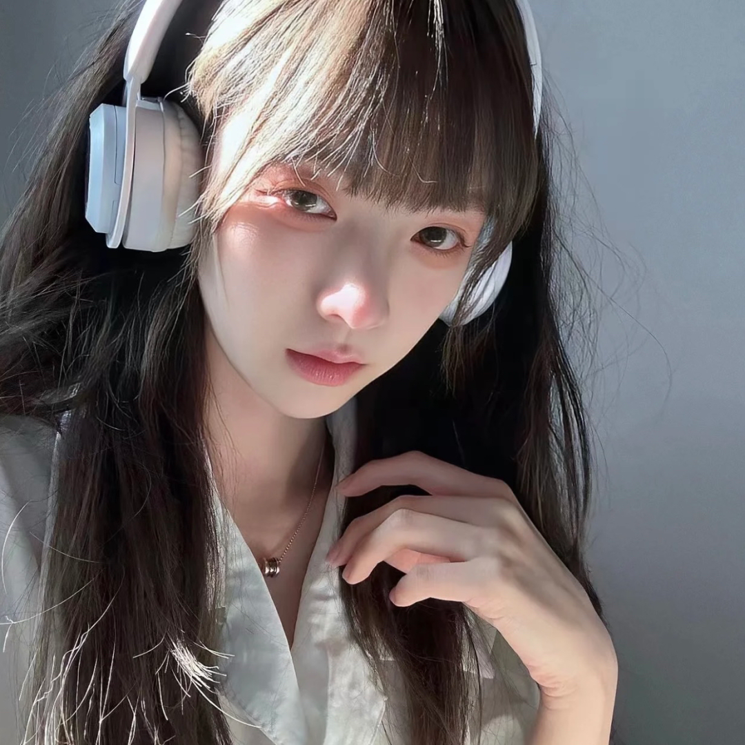 戴耳机小众女生头像