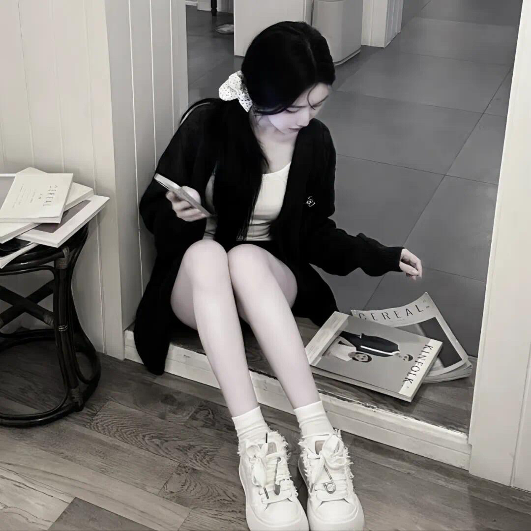 纯欲侧脸女生头像
