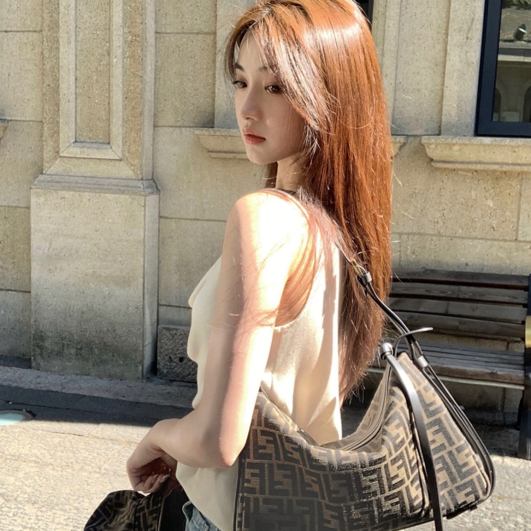 气质侧脸女生头像