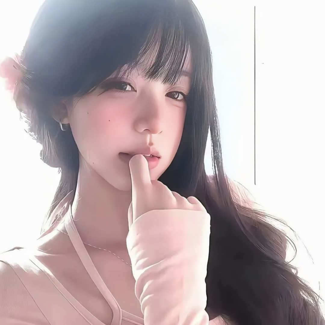 捂嘴纯欲女生头像