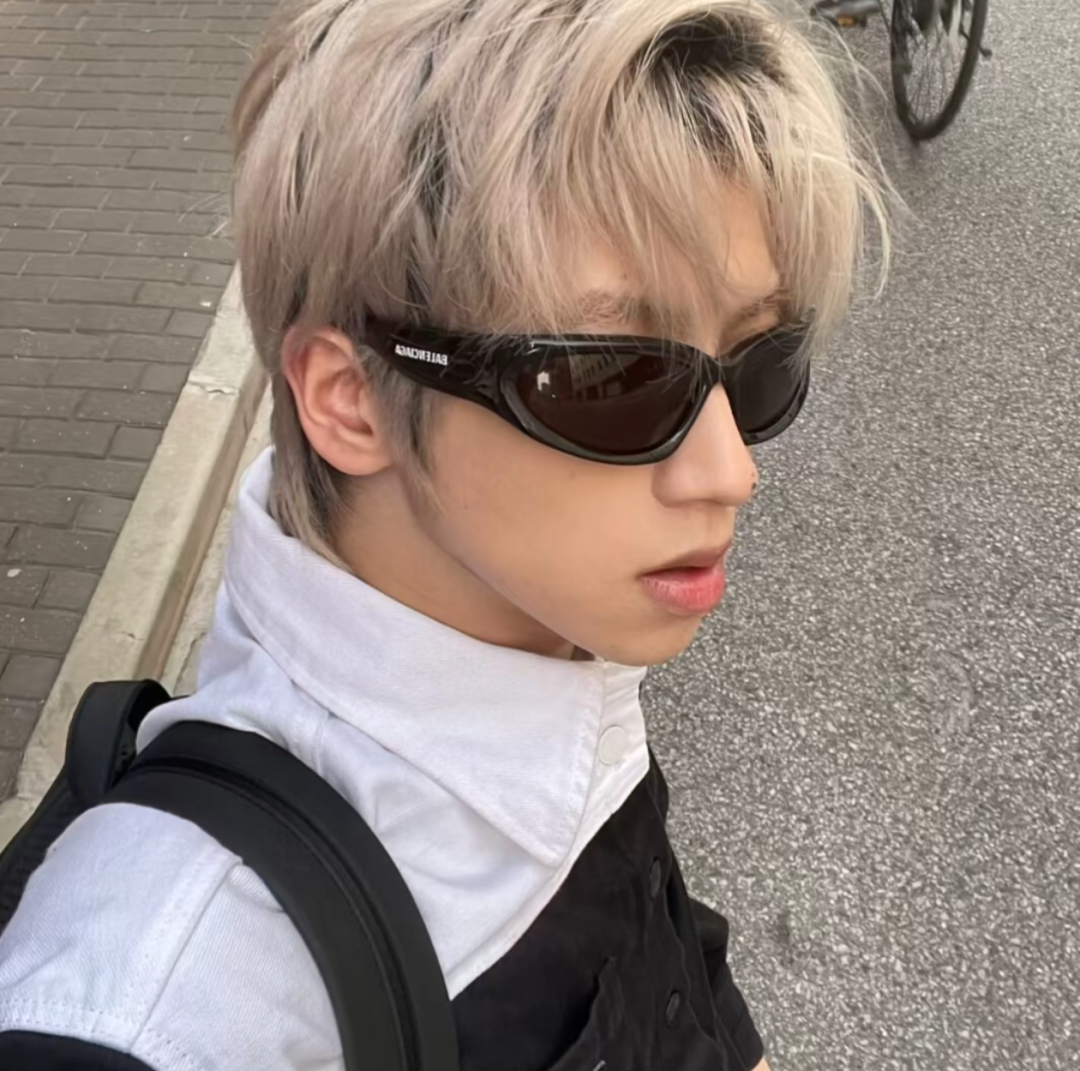 痞帅墨镜男生头像