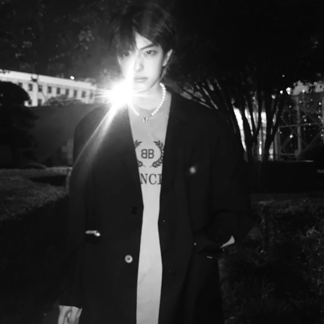黑白痞帅男生头像