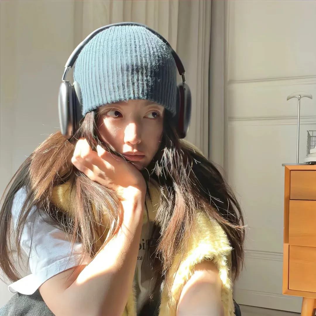 戴耳机甜妹女生头像