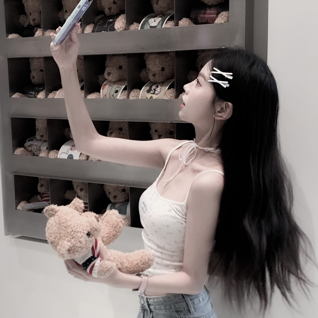 纯欲侧脸女生头像