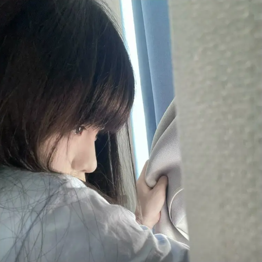 少萝侧脸女生头像