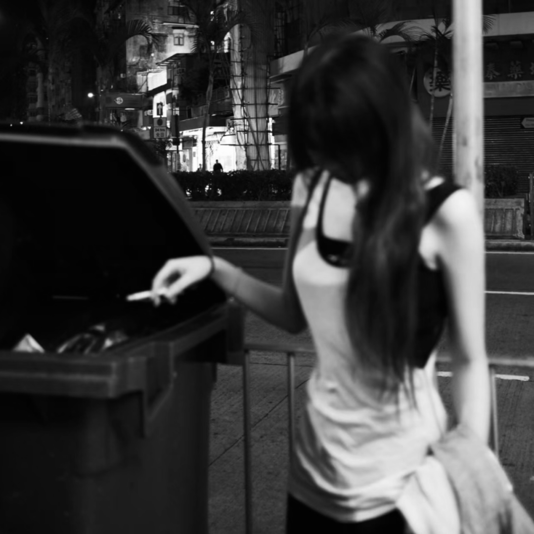 黑白小众不露脸女生头像
