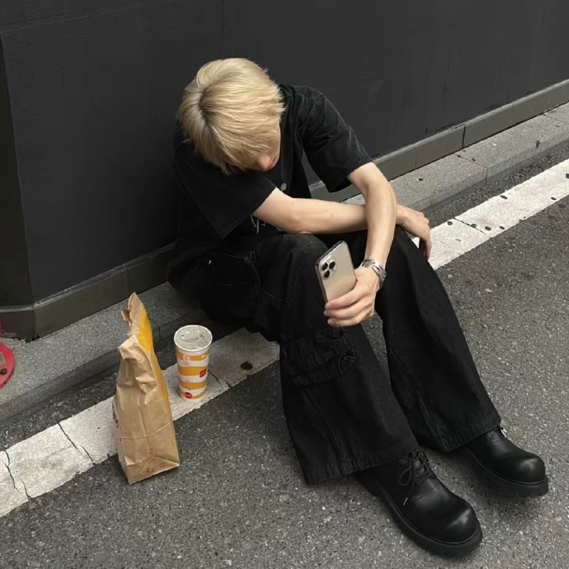 自拍手机个性不露脸男生头像