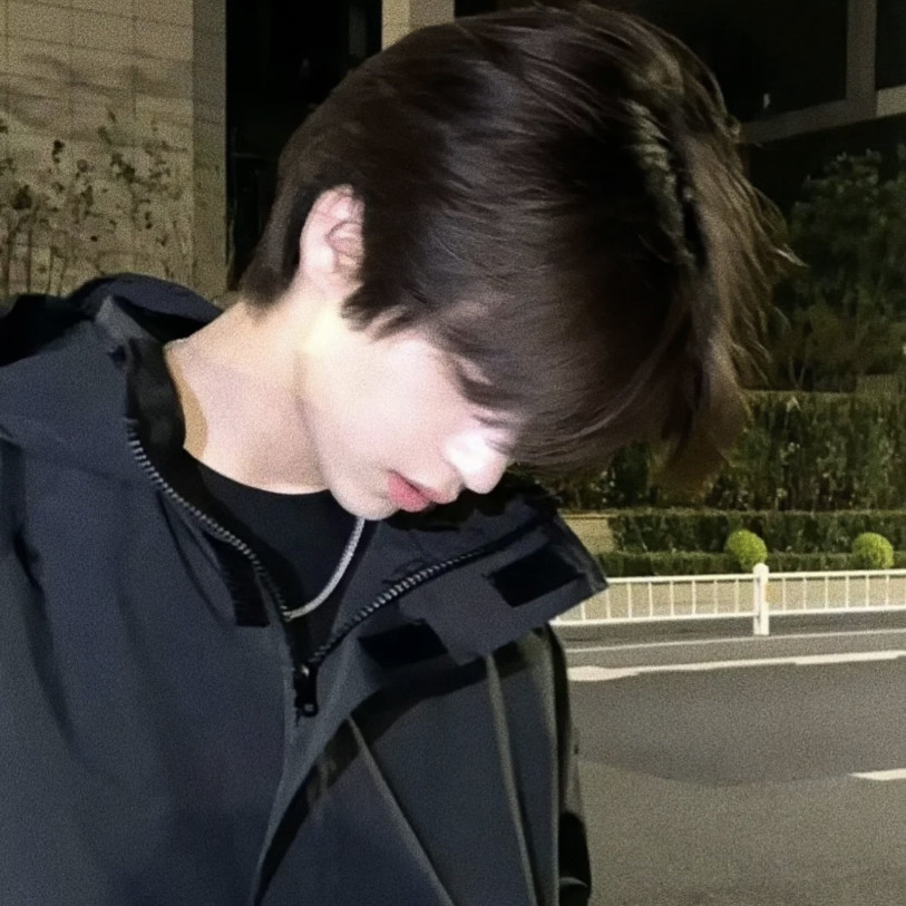 帅气侧脸男生头像