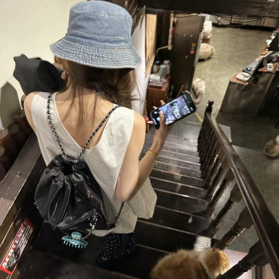 背影小众不露脸女生头像