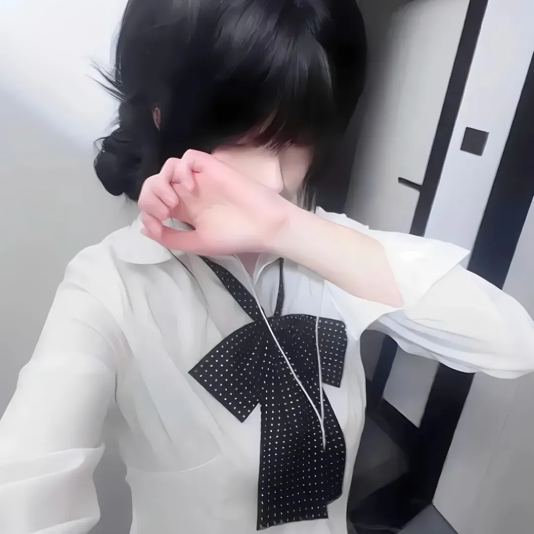 jk制服捂嘴少萝女生头像