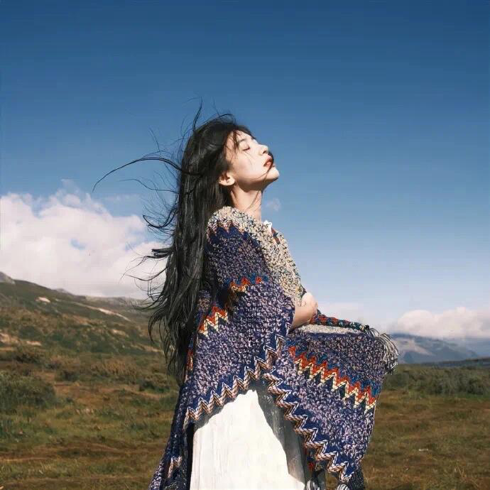 自由感侧脸女生头像