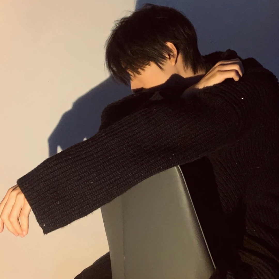 痞帅侧脸男生头像