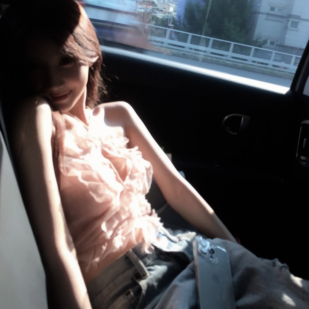 车内纯欲女生头像