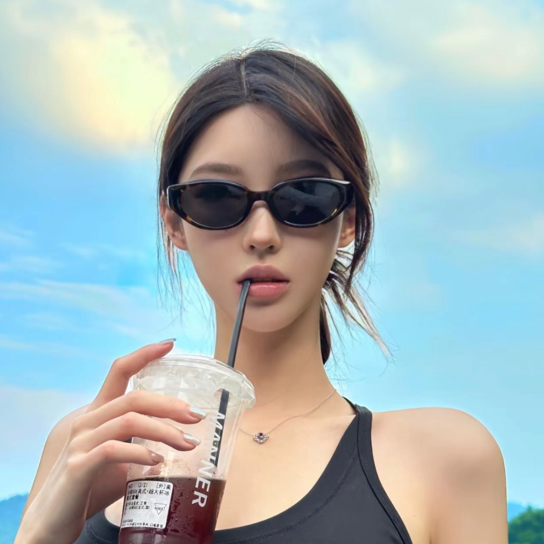 墨镜气质女生头像