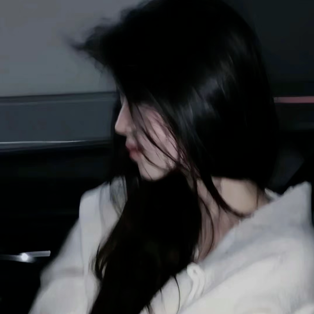 氛围感车内侧脸女生头像