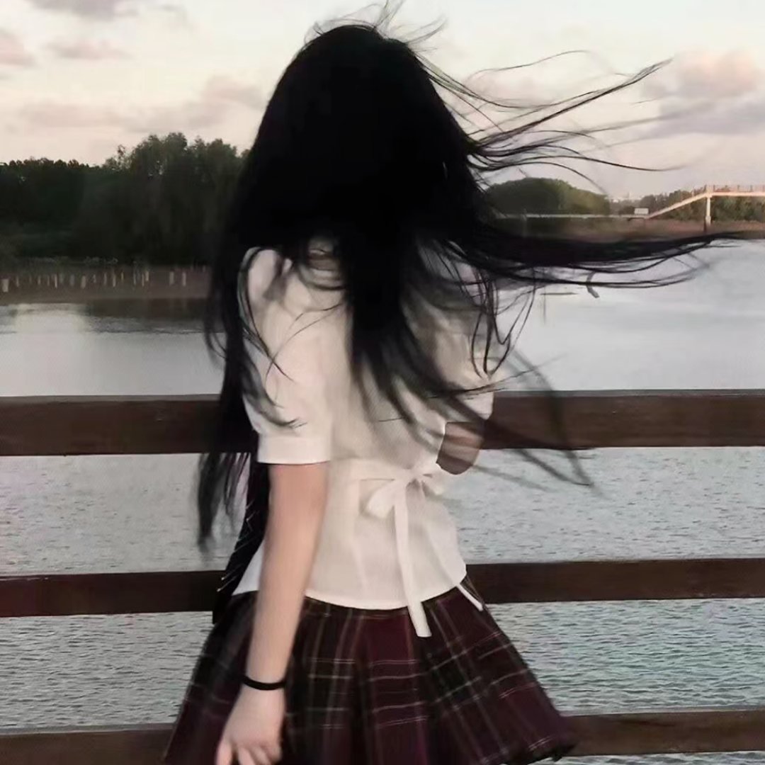 氛围感背影不露脸女生头像