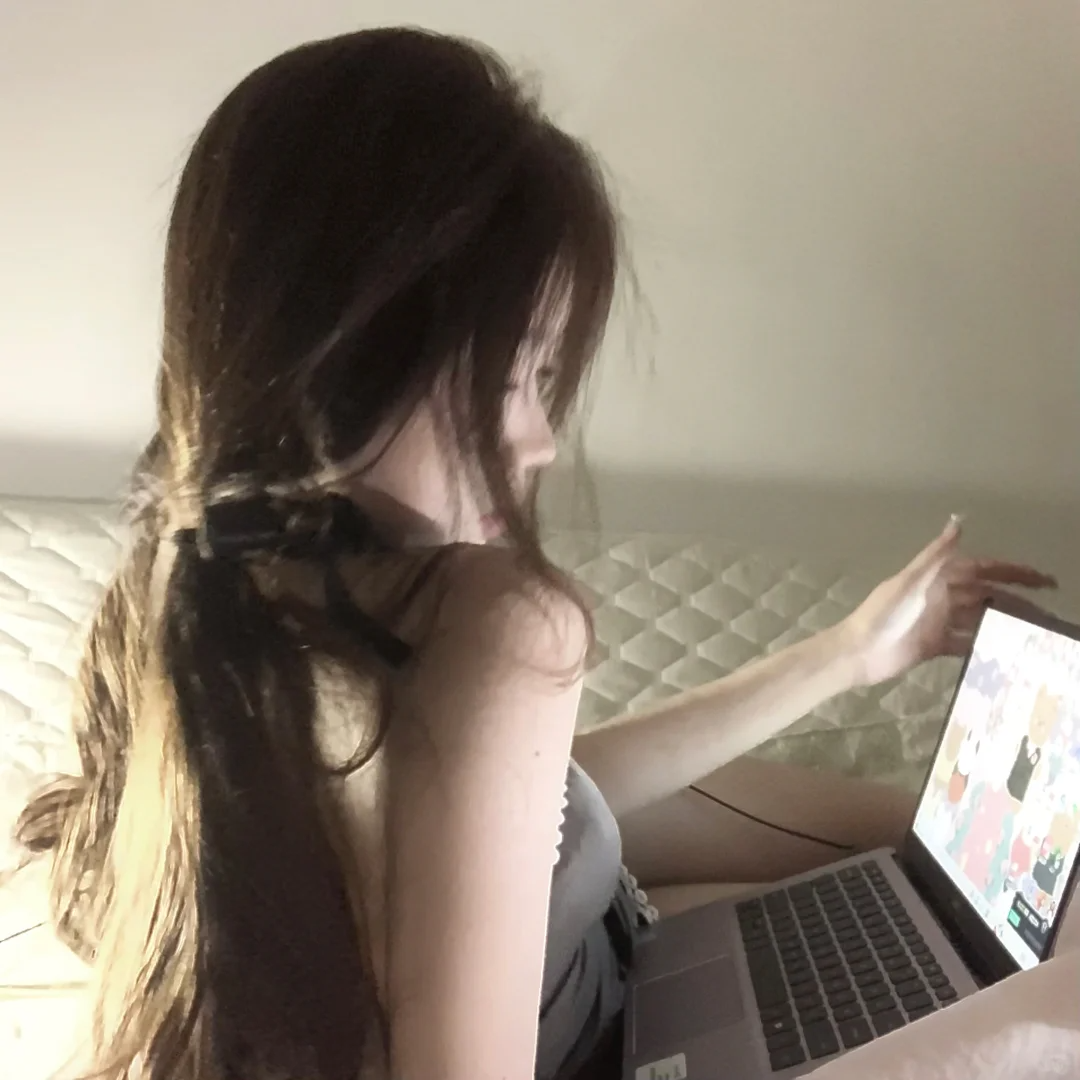 办公侧脸小众女生头像