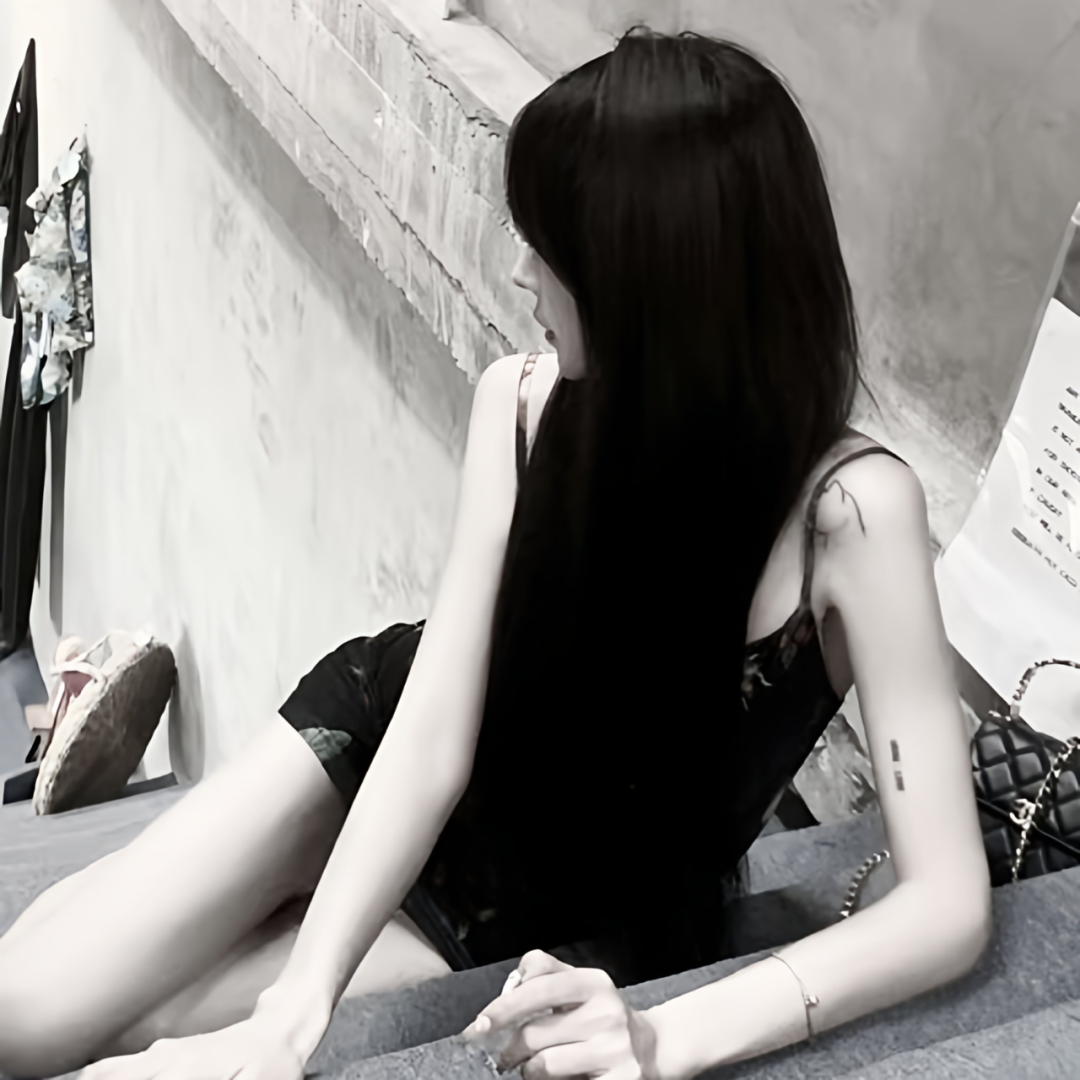 纯欲侧脸女生头像