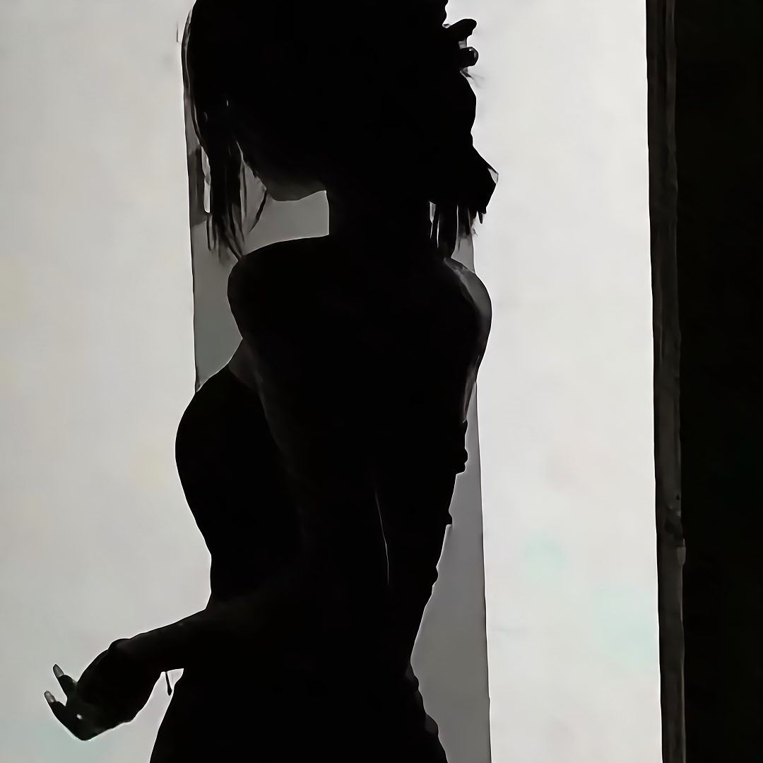 黑白气质不露脸女生头像