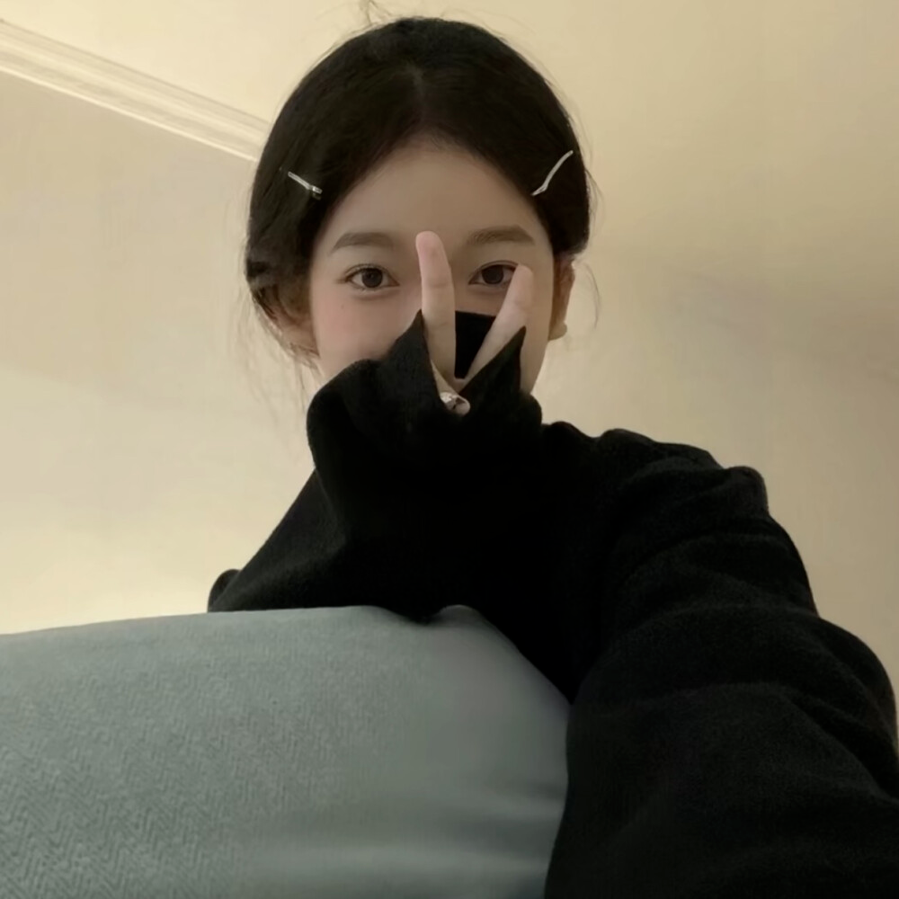剪刀手甜妹女生头像