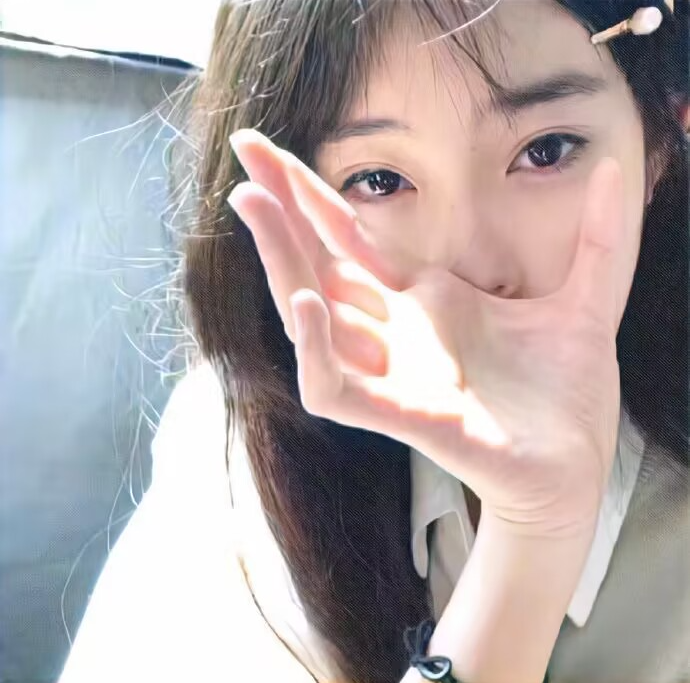 手势捂嘴女生头像