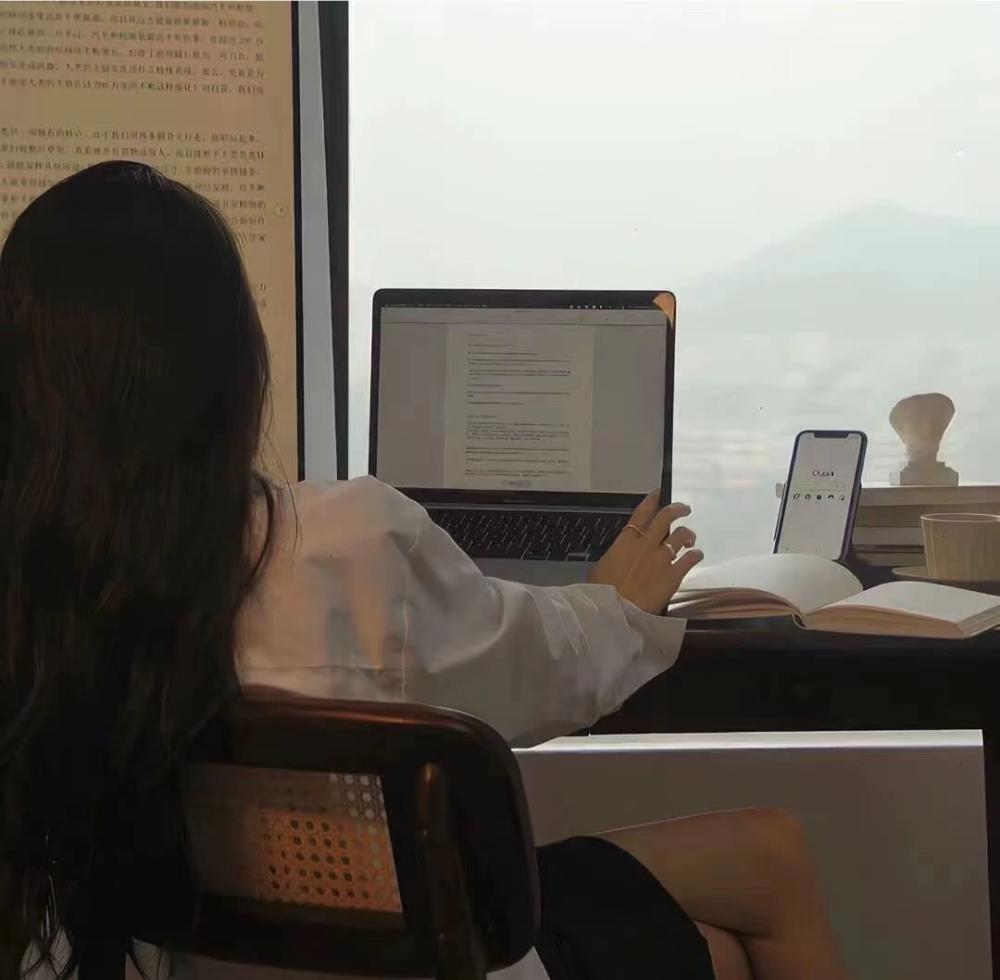 办公氛围感不露脸女生头像