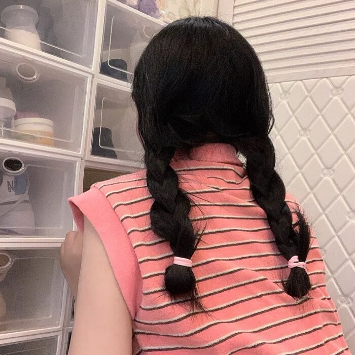不露脸双马尾女生头像
