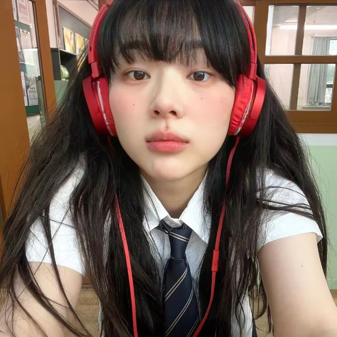 戴耳机女生头像