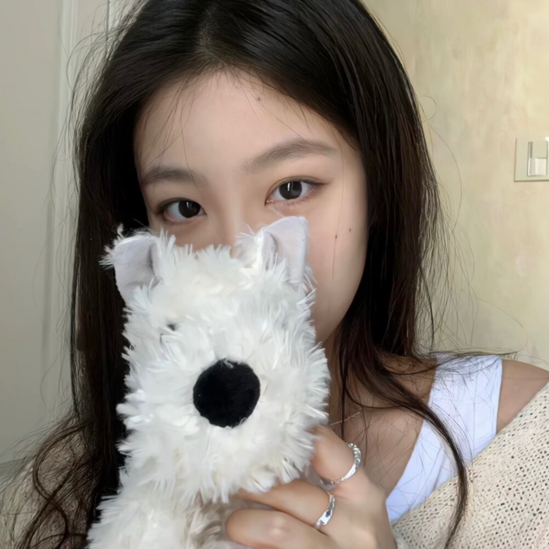 抱着狗狗小众女生头像