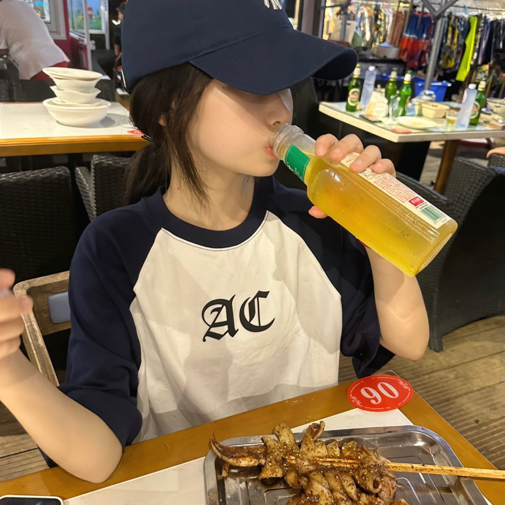 休闲帽温柔女生头像