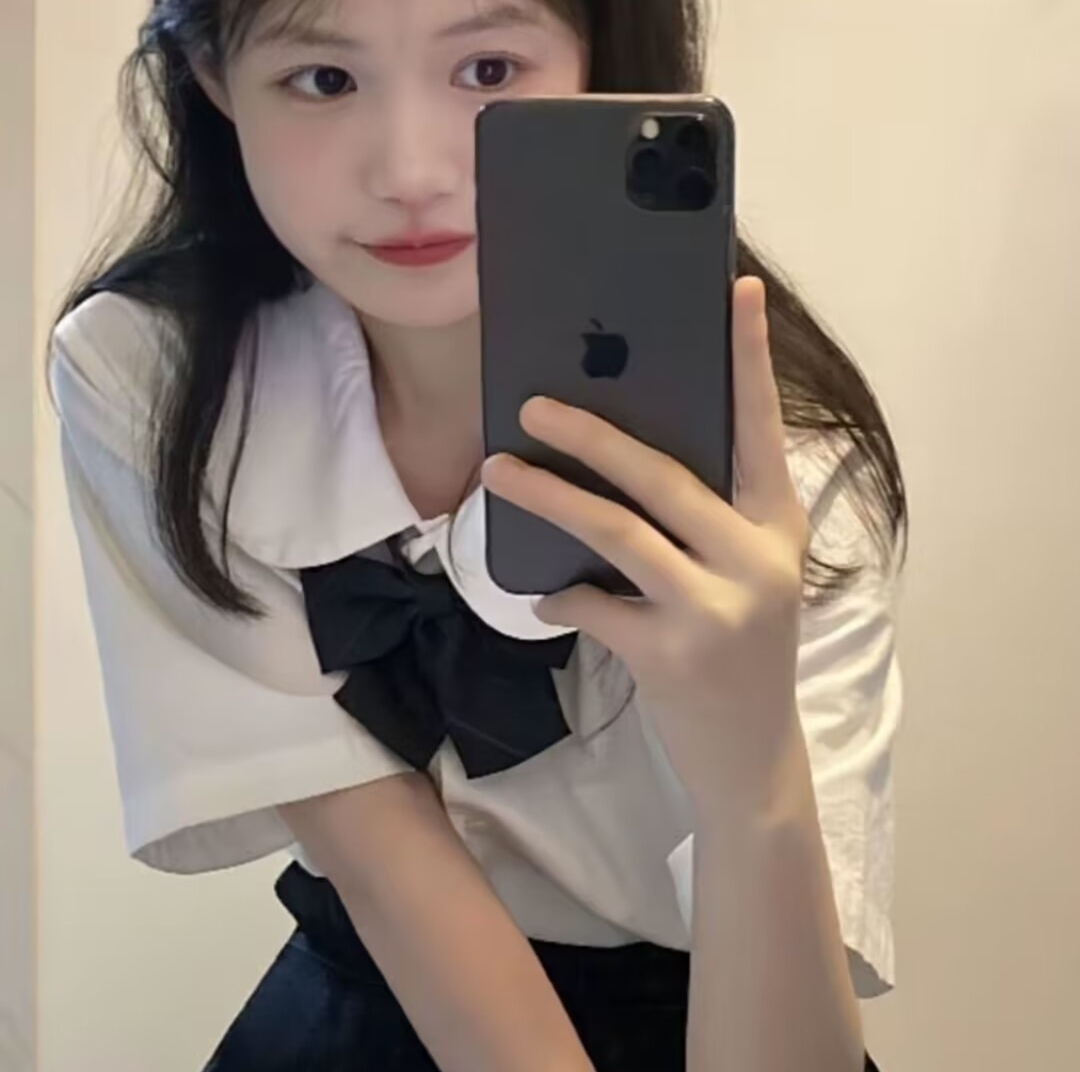 制服自拍手机女生头像