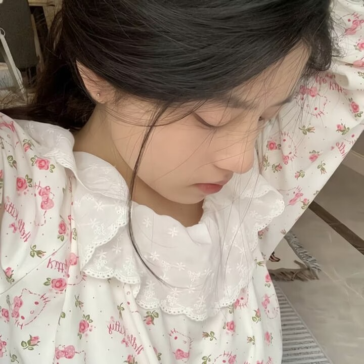 侧脸女生头像