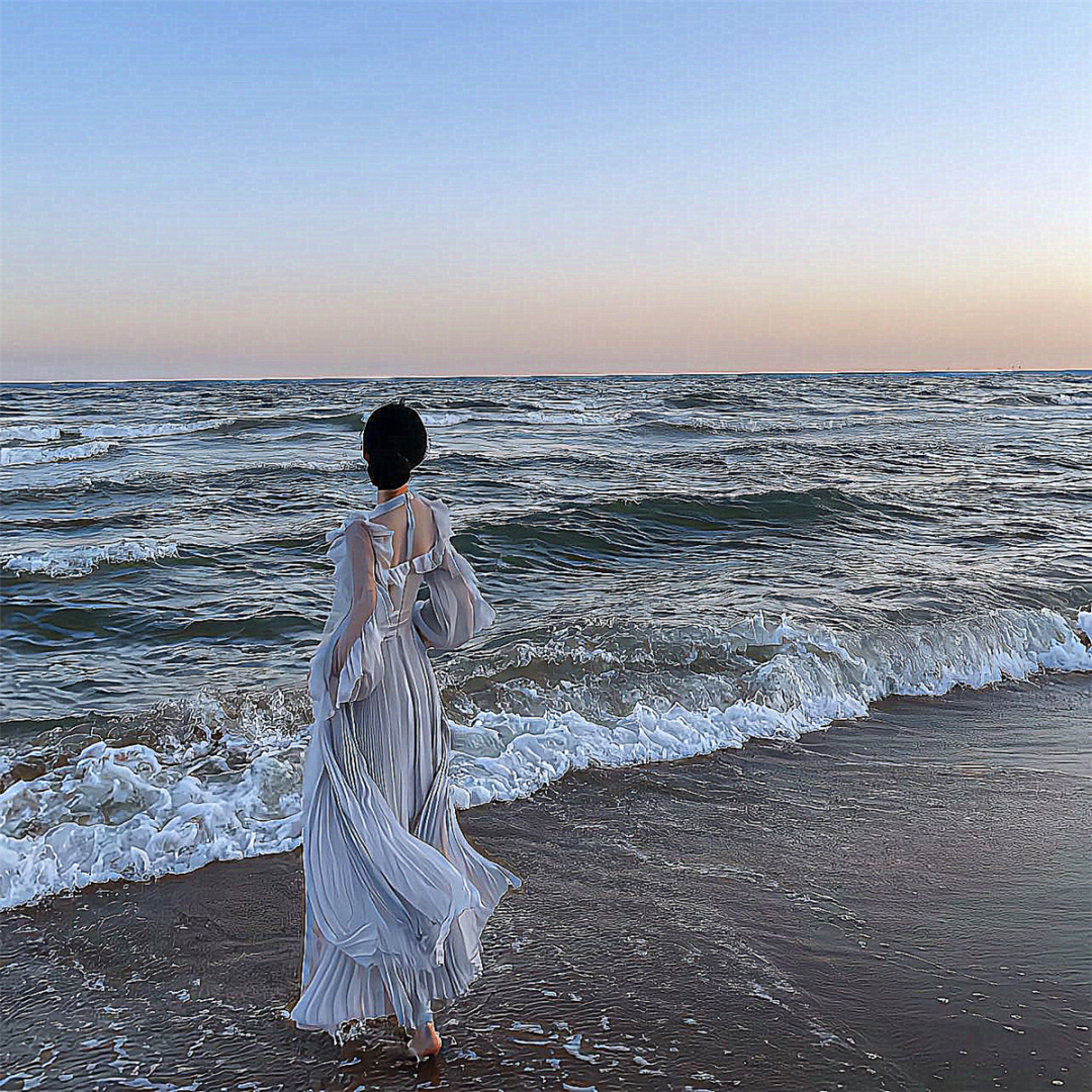 氛围感不露脸海边女生头像