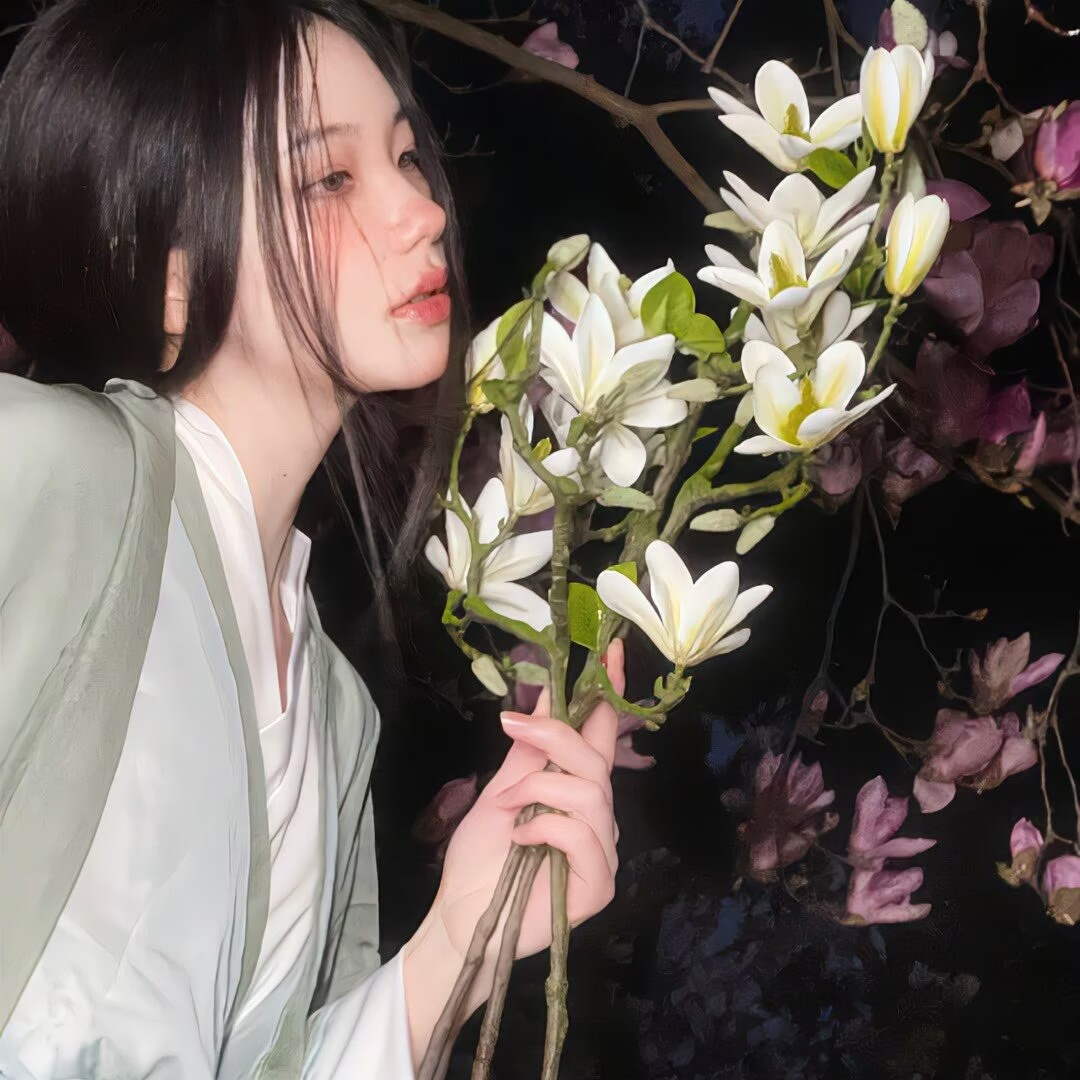 氛围感鲜花侧脸女生头像