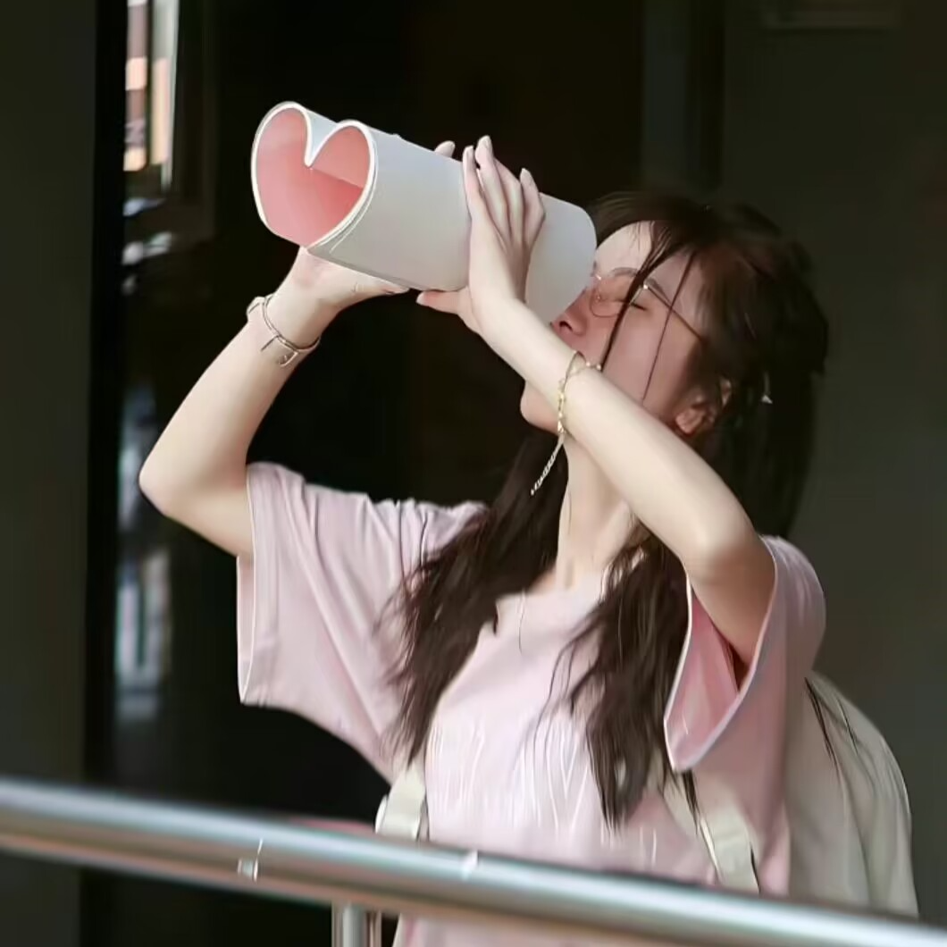 远望拿书不露脸女生头像