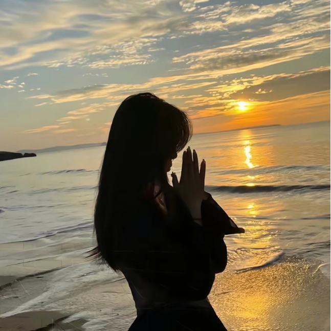 氛围感海边日落侧脸女生头像