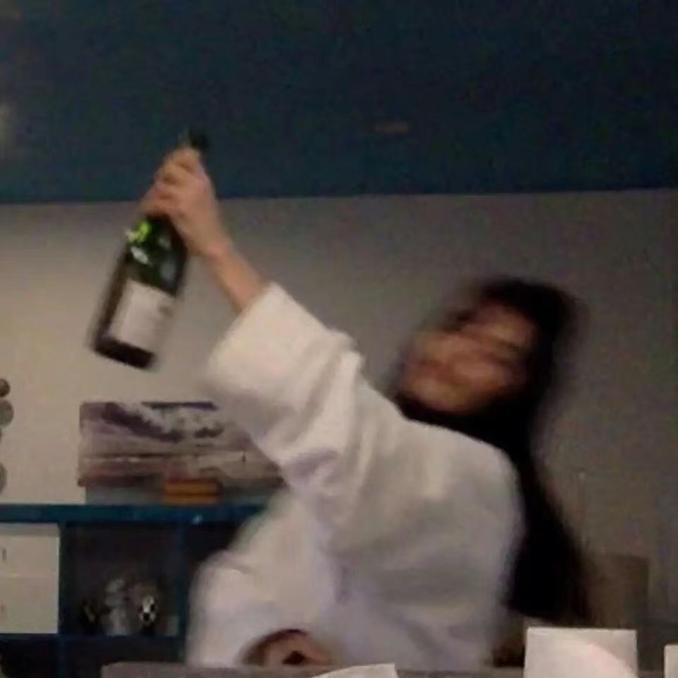 氛围感喝酒朦胧感不露脸女生头像