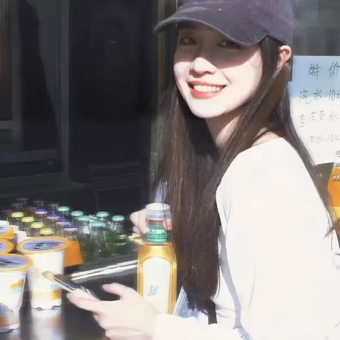 休闲帽甜美爱笑光感女生头像